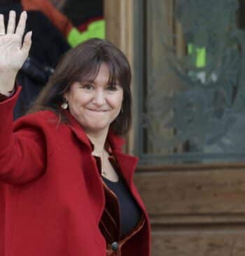El Tribunal Superior de Cataluña pide indultar a Borràs y suspende su [...]