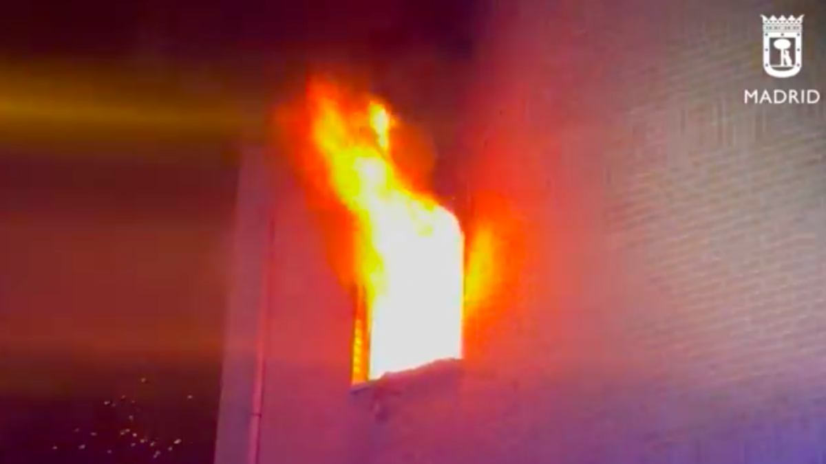 Dos personas mueren calcinadas en el incendio de su casa en Entrevías (Madrid)