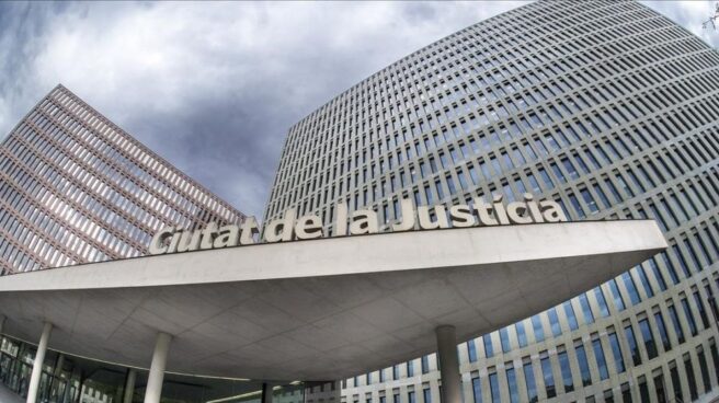 Ordenan a una empresa que readmita e indemnice a una camarera que se negó a llevar poca ropa Ciutat de la Justicia