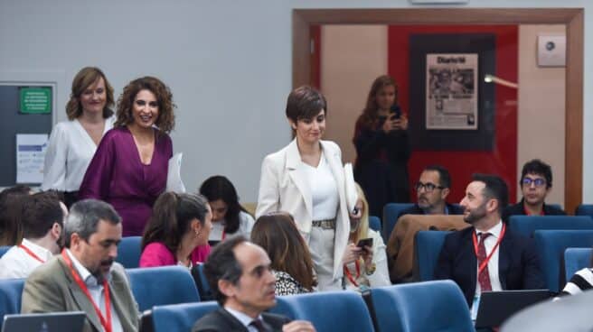 La ministra de Educación y Formación Profesional, Pilar Alegría, la ministra de Hacienda y Función Pública, María Jesús Montero, y la ministra de Política Territorial y portavoz del Gobierno, Isabel Rodríguez.