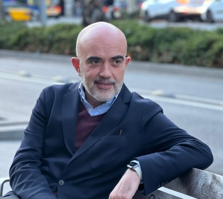 "En todos los bares de Barcelona me dicen: tráenos a Ayuso y llévate a Colau"