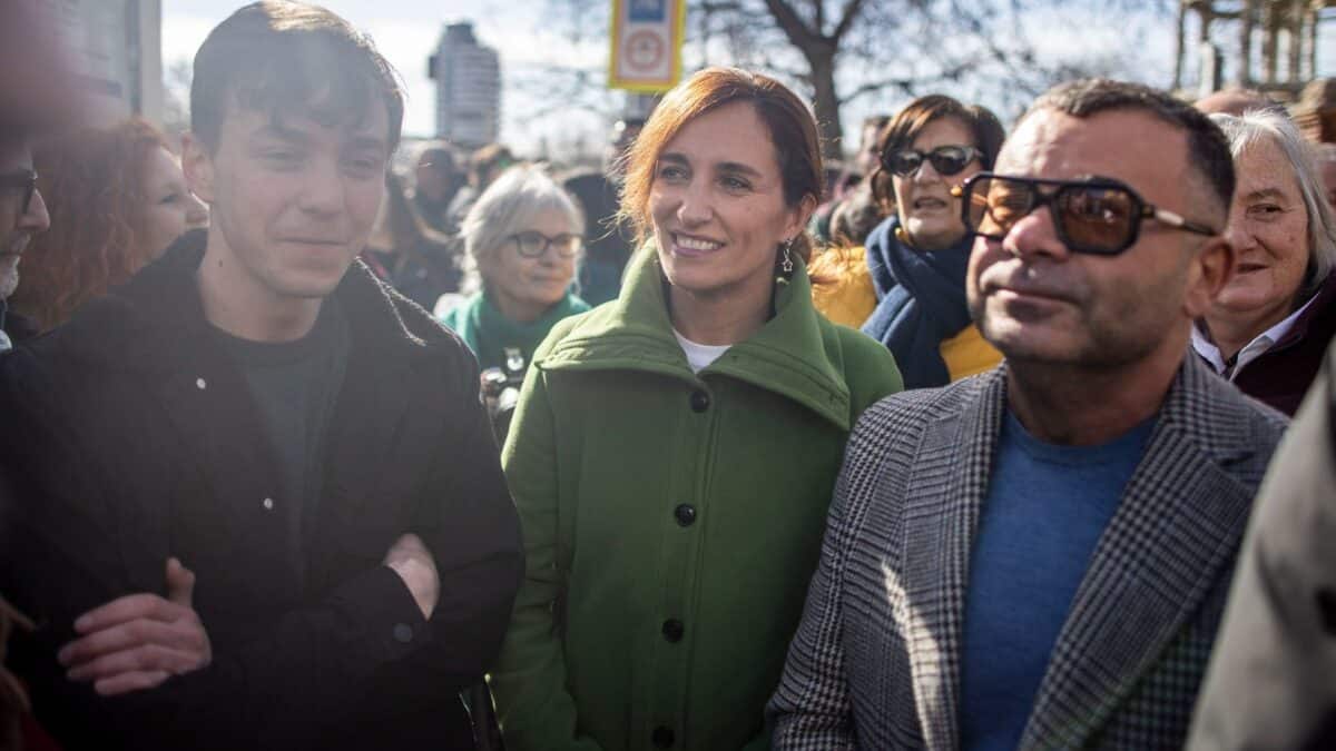 Eduardo Fenández Rubiño, Mónica García y Jorge Javier Vázquez, en una manifestación por la sanidad pública