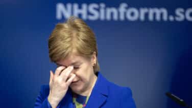 Dimite Nicola Sturgeon como primera ministra de Escocia