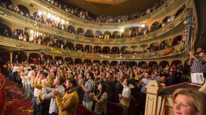 Teatro Falla de Cádiz durante el Carnaval Teatro Falla de Cádiz durante el Carnaval