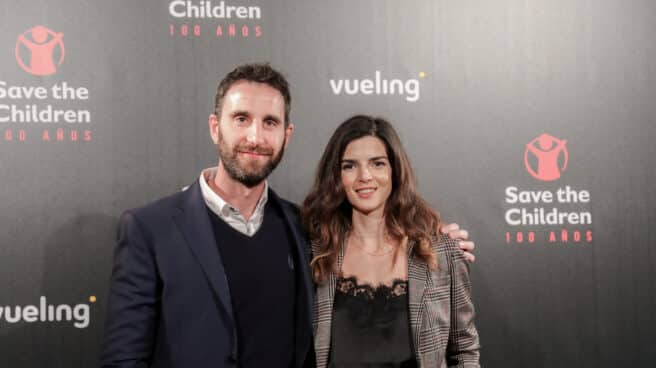 Gala de entrega de los premios por el centenario de Save the Children Los actores Clara Lago y Dani Rovira en un photocall en 2019