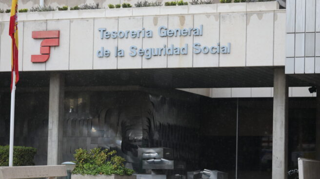 Edificio de la Seguridad Social, que reducirá sus tiempos para peticiones de jubilación y el ingreso mínimo Entrada a una oficina de la Tesorería General de la Seguridad Social