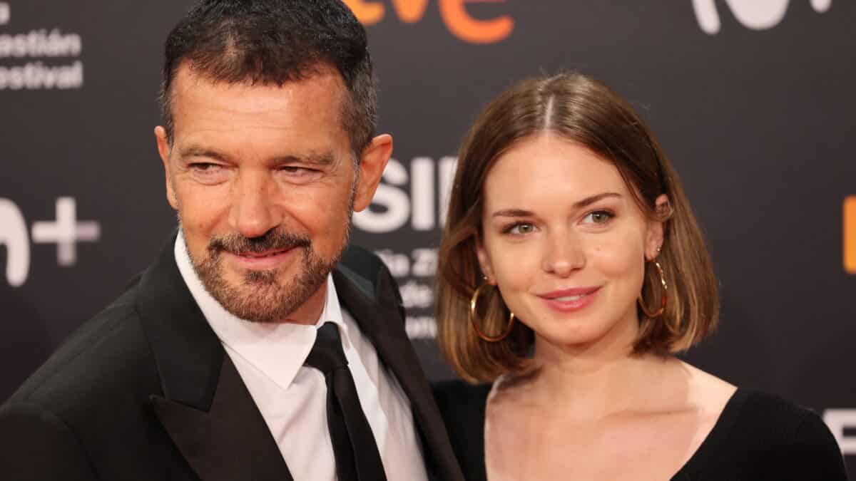 Antonio Banderas y su hija, Stella del Carmen en la gala de apertura del Festival de San Sebastián 2021