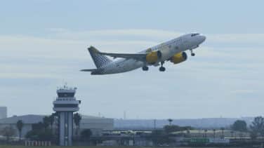 Torres de control privatizadas: aplauso de las aerolíneas y protesta de Podemos y sindicatos