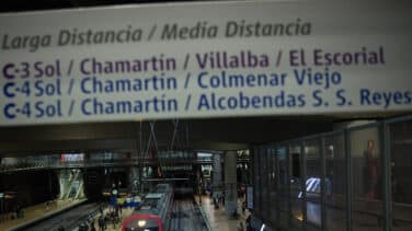El corte del Cercanías entre Nuevos Ministerios y Chamartín provoca una ola de quejas: "Es un desastre todo"
