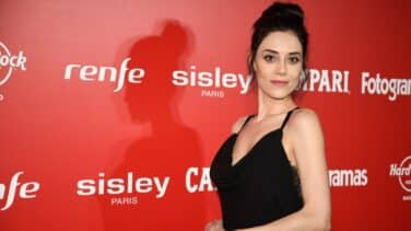 Cansu Dere está viva: un rumor falso dio por desaparecida a la estrella de las telenovelas turcas
