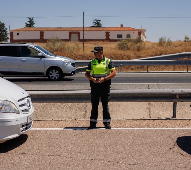 Investigan a un hombre en Zaragoza por llegar conduciendo al examen de circulación