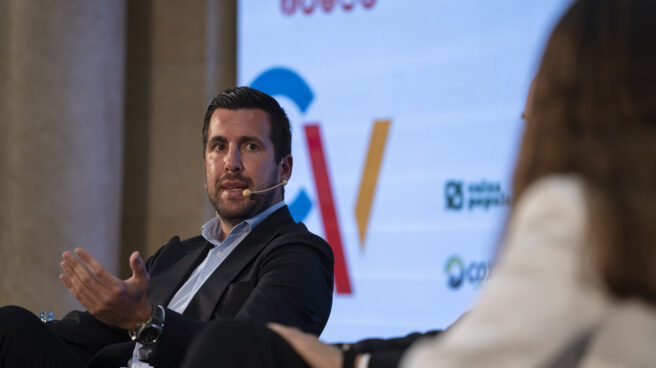 Cox Energy anticipa un préstamo de 2,5 millones de euros a Abengoa para el pago de las nóminas de sus trabajadores El presidente de Cox Energy y Grant Thornton, Enrique Riquelme, interviene durante la apertura del encuentro informativo organizado por Europa Press Comunitat Valenciana, bajo el título 'Hacia el futuro’