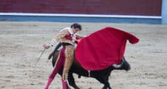 Roca Rey sufre una grave cogida en su pierna durante la corrida en el Puerto de Santa María
