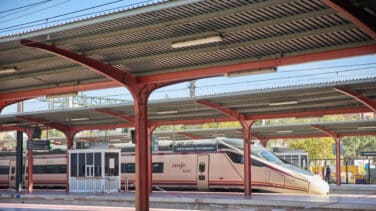 Miles de pasajeros afectados por retrasos de varias horas en los AVE de Madrid a Valencia y Alicante