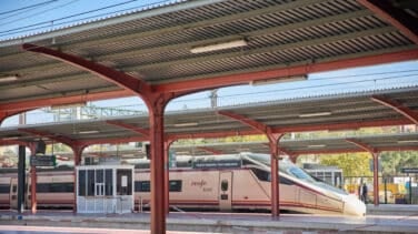 Miles de pasajeros afectados por retrasos de varias horas en los AVE de Madrid a Valencia y Alicante