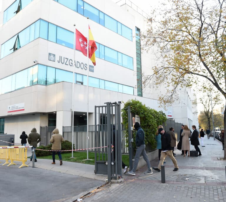 Los robots abogados llegan a los bufetes: ¿puede la IA defender a un acusado?