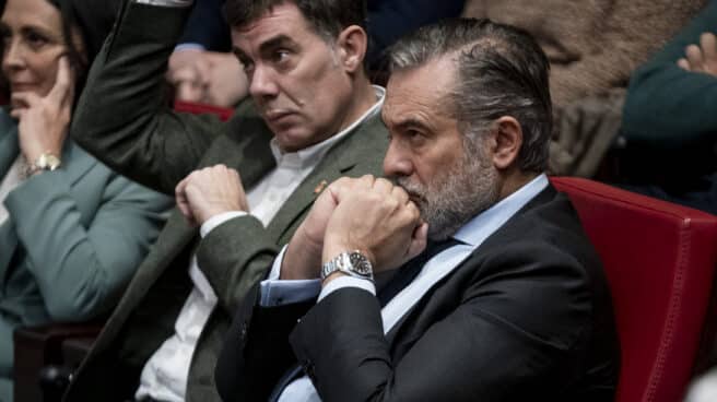 El consejero de Justicia y Políticas Migratorias del Gobierno de Navarra, Eduardo Santos (i), y el consejero de Presidencia, Justicia e Interior de la Comunidad de Madrid, Enrique López. Enrique López, miembro del Partido Popular y el consejero de Justicia y Políticas Migratorias del Gobierno de Navarra, Eduardo Santos (i), y el consejero de Presidencia, Justicia e Interior de la Comunidad de Madrid.