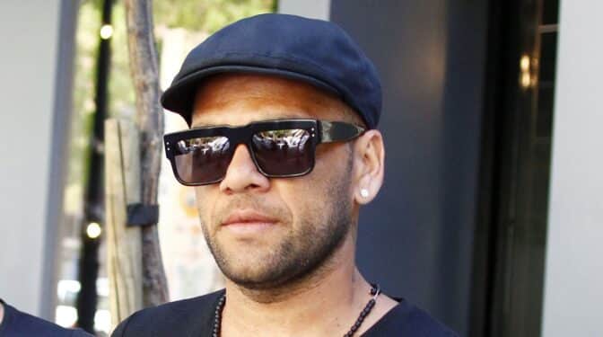 La víctima de Dani Alves pide a la juez que lo mantenga en prisión tras cuestionar su última versión