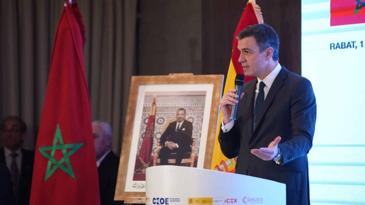 El presidente de Gobierno, Pedro Sánchez, interviene en el acto de clausura del Foro Empresarial España-Marruecos, que se celebra en el marco de la XII Reunión de Alto Nivel Marruecos-España, en el Rabat Marriott Hotel, en Rabat (Marruecos).