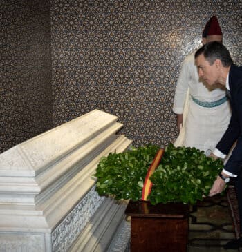 La doble moral de Sánchez: dar lecciones de antifascismo mientras se arrodilla [...]
