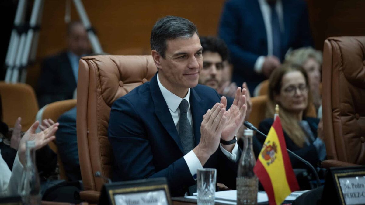 El presidente del Gobierno, Pedro Sánchez, durante el pleno de la XII Reunión de Alto Nivel Marruecos-España, en la sede del Ministerio de Exteriores marroquí.