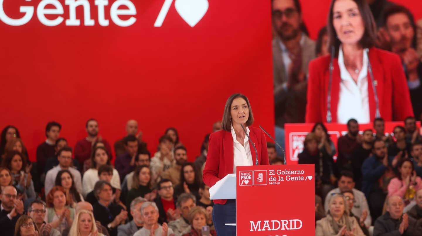 La ministra de Industria, Comercio y Turismo, Reyes Maroto, interviene en su presentación como candidata a la alcaldía de Madrid, en La Nave, a 4 de febrero de 2023, en Madrid (España). Maroto fue anunciada como alcaldable madrileña el pasado noviembre y en el acto de hoy, que se enmarca dentro de la campaña socialista de cara a las próximas elecciones municipales y autonómicas.