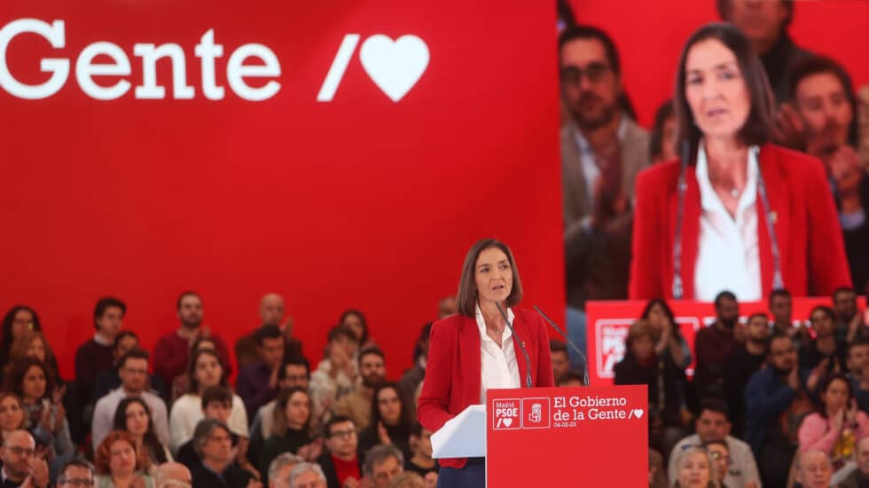 La ministra de Industria, Comercio y Turismo, Reyes Maroto, interviene en su presentación como candidata a la alcaldía de Madrid, en La Nave, a 4 de febrero de 2023, en Madrid (España). Maroto fue anunciada como alcaldable madrileña el pasado noviembre y en el acto de hoy, que se enmarca dentro de la campaña socialista de cara a las próximas elecciones municipales y autonómicas.