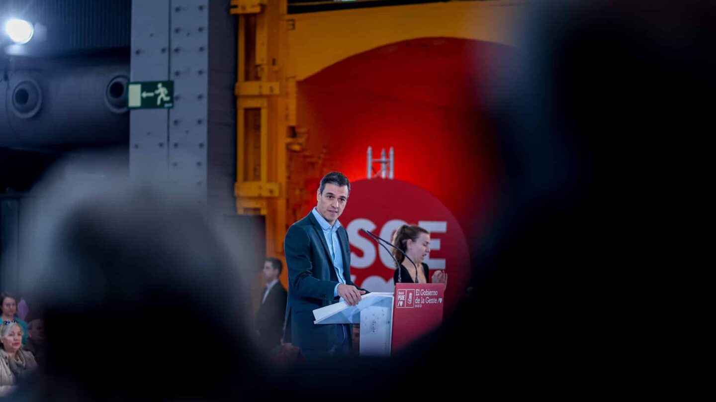 El secretario general del PSOE y presidente del Gobierno, Pedro Sánchez interviene en el acto de presentación de reyes Maroto como candidata a la alcaldía de Madrid, en La Nave, a 4 de febrero de 2023, en Madrid (España). Maroto fue anunciada como alcaldable madrileña el pasado noviembre y en el acto de hoy, que se enmarca dentro de la campaña socialista de cara a las próximas elecciones municipales y autonómicas.