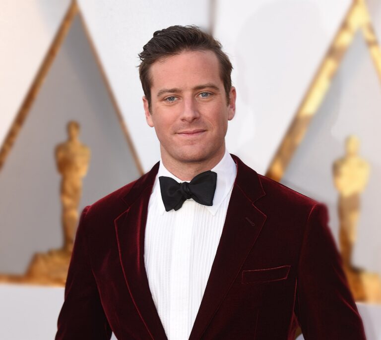 ¿Qué ha sido de Armie Hammer? El difícil retorno al estrellato del galán acusado de canibalismo