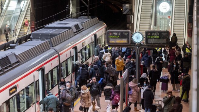 andén de Cercanías, en la estación Puerta de Atocha-Almudena Grandes Andén de Cercanías, en la estación Puerta de Atocha-Almudena Grandes