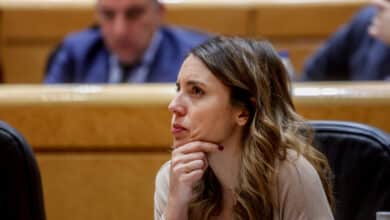 PSOE y Podemos recrudecen su guerra por el 'sí es sí' a un mes del 8-M