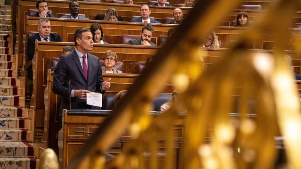 El presidente del Gobierno, Pedro Sánchez, interviene durante una sesión de control al Gobierno, en el Congreso de los Diputados, a 8 de febrero de 2023, en Madrid (España). Durante las sesión de control al Gobierno, Sánchez responde a preguntas sobre su responsabilidad en las leyes que aprueba el Ejecutivo, como la del 'sólo sí es sí, su modelo policial a la vista de polémicas como las del agente infiltrado entre anticapitalistas de Barcelona, y su control de la inmigración ilegal a la vista de la expulsión pendiente del autor del reciente ataque yihadista en varias iglesias de Algeciras (Cádiz). 08 FEBRERO 2023;SESION CONTROL;CONGRESO;CONGRESO DE LOS DIPUTADOS;SANCHEZ Gabriel Luengas / Europa Press 08/2/2023