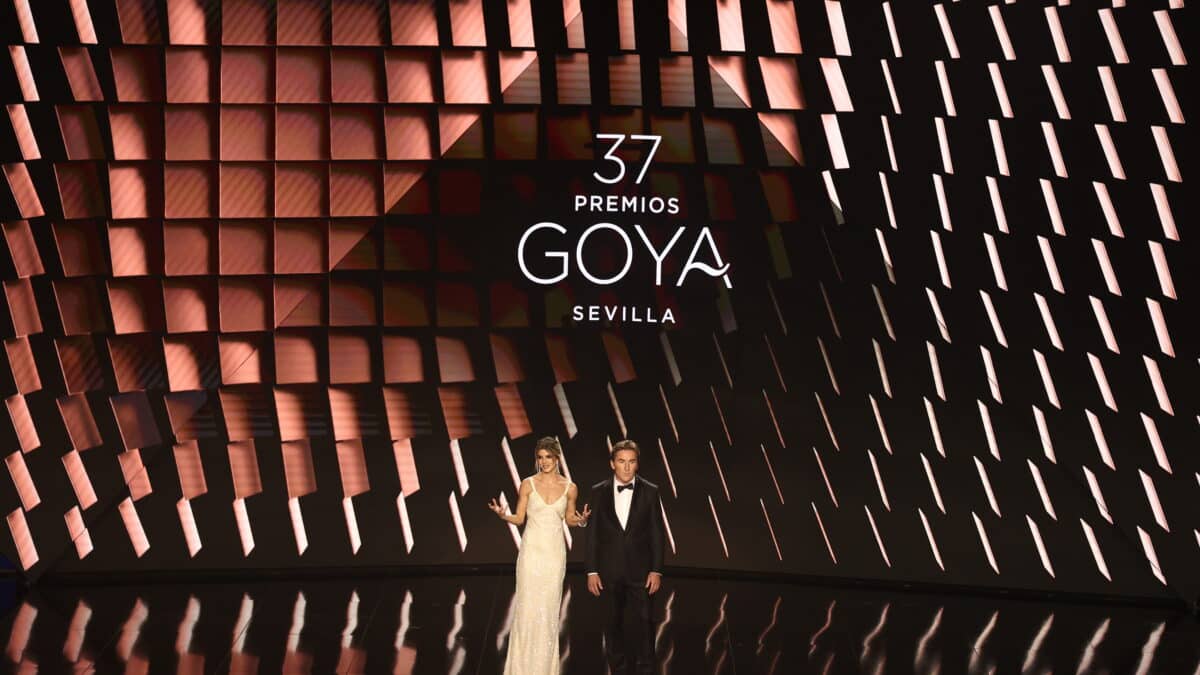 Los actores y presentadores de la gala de la 37 edición de los Premios Goya, Clara Lago y Antonio de la Torre