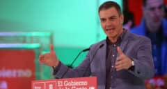 Sánchez anuncia la subida del SMI y pide a la patronal que frene el "festín" salarial