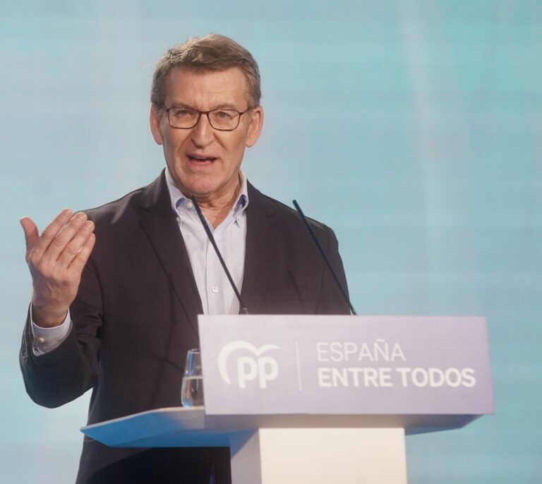 Feijóo: "Sánchez preside un gobierno de colisión no de coalición, casi todos los días tienen líos"