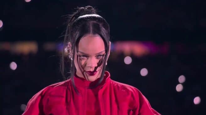 Rihanna, durante su actuación en el descanso de la final de la Super Bowl