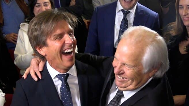 El primer encuentro público entre Manuel Díaz 'El Cordobés' y su padre, Manuel Benítez Manuel Díaz y Manuel Benítez, inolvidable primer encuentro en público