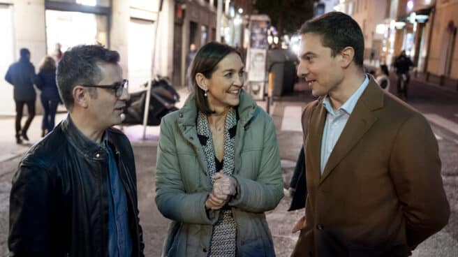 Unas cerves con el PSOE de Madrid (I-D) El ministro de Presidencia, Félix Bolaños; la candidata a la Alcaldía por el PSOE, Reyes Maroto; y el secretario del PSOE-M, Juan Lobato, participan en un encuentro con jóvenes