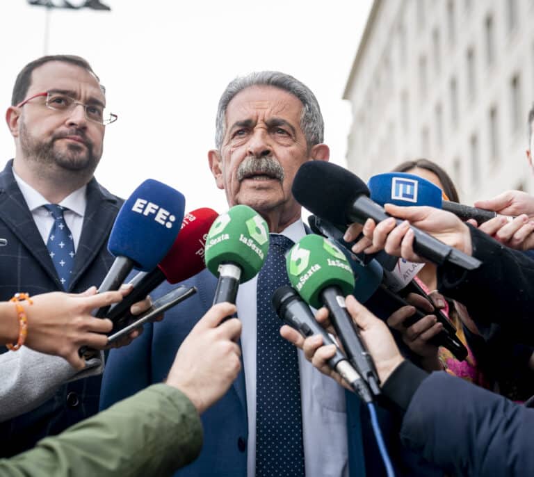 La denuncia de Juan Carlos I contra Revilla incluye exabruptos en actos públicos: "Hay un rey fugado que se queda con los regalos"