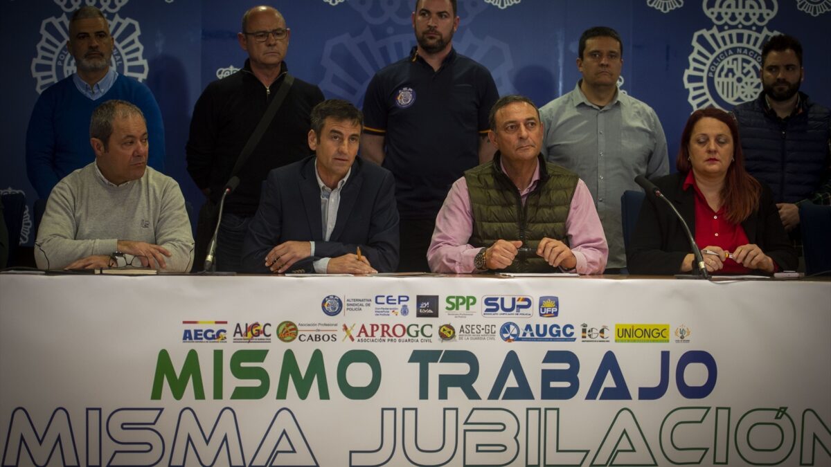 Sindicatos y asociaciones policiales durante una rueda de prensa de la plataforma conjunta de policías y guardias civiles, en el Complejo Policial de Canillas (Madrid) / EP