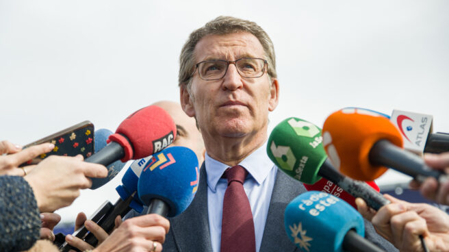 Para Feijóo sería suicida pactar con Vox El presidente del Partido Popular, Alberto Núñez Feijóo, atiende a los medios tras su visita al Mobile World Congress 2023