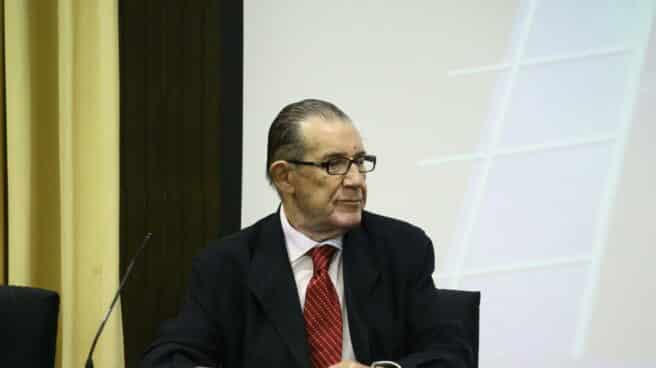 Juan Velarde.