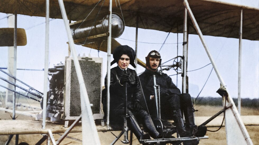 Evgenia Shajovskaia1889-1920, subida en un avión.