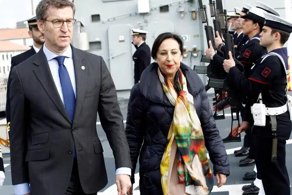 El PP insiste a Defensa que marque una fecha para la visita de Feijóo a las tropas en Letonia