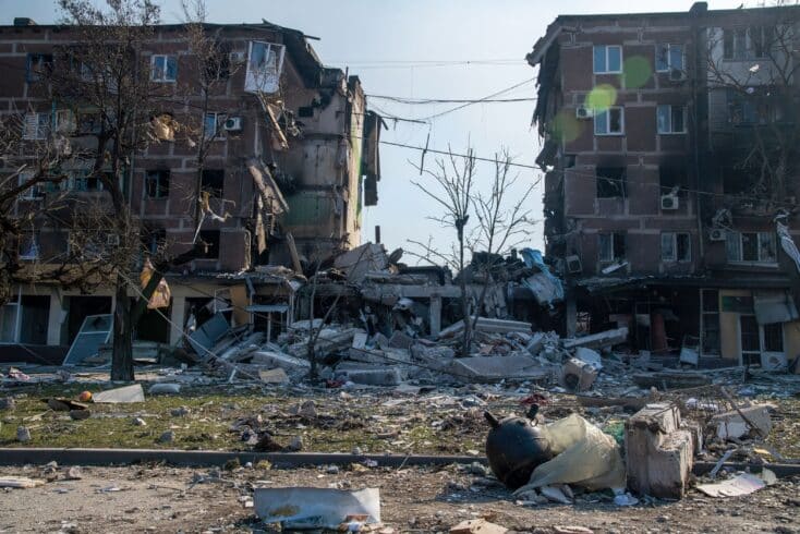 Edificios destruidos por bombardeos rusos en Mariúpol.