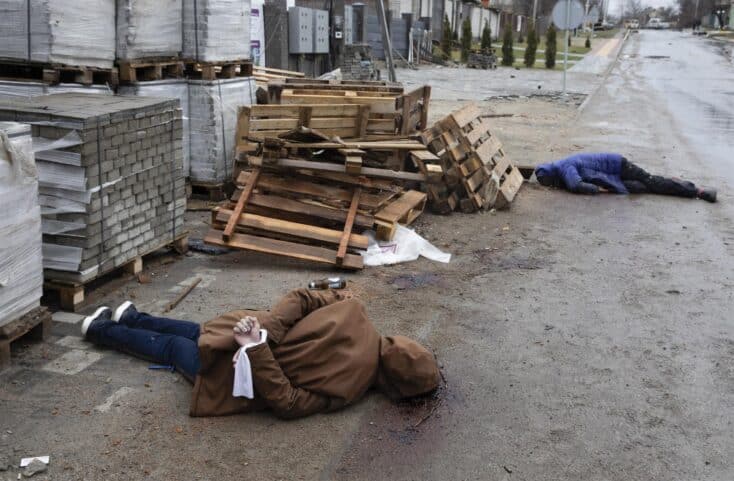 Cadáveres de civiles en Bucha, Kiev.