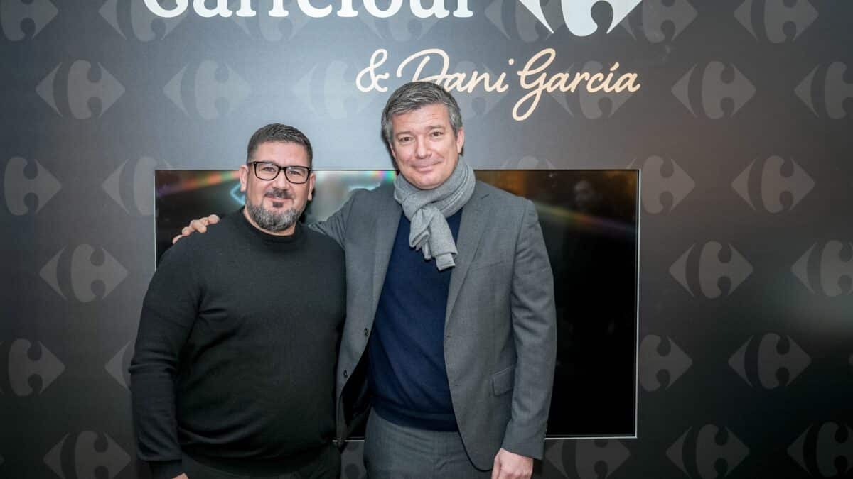 El Director Ejecutivo De Carrefour España, Alexandre De Palmasy El Chef Español Dani García.