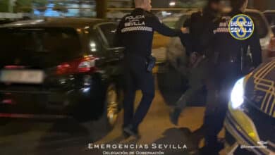 Detienen a un hombre que intentaba robar en un coche frente a la Jefatura de Policía