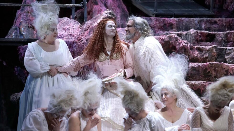 Franco Fagioli (Achille disfrazado como Pirra), contratenor y miembros del Coro Titular del Teatro Real