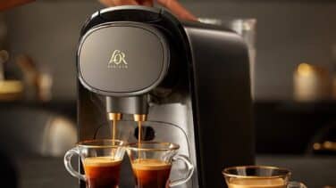 Disfruta del mejor café con esta cafetera de cápsulas Philips: ¡ahora con un 41% de descuento!